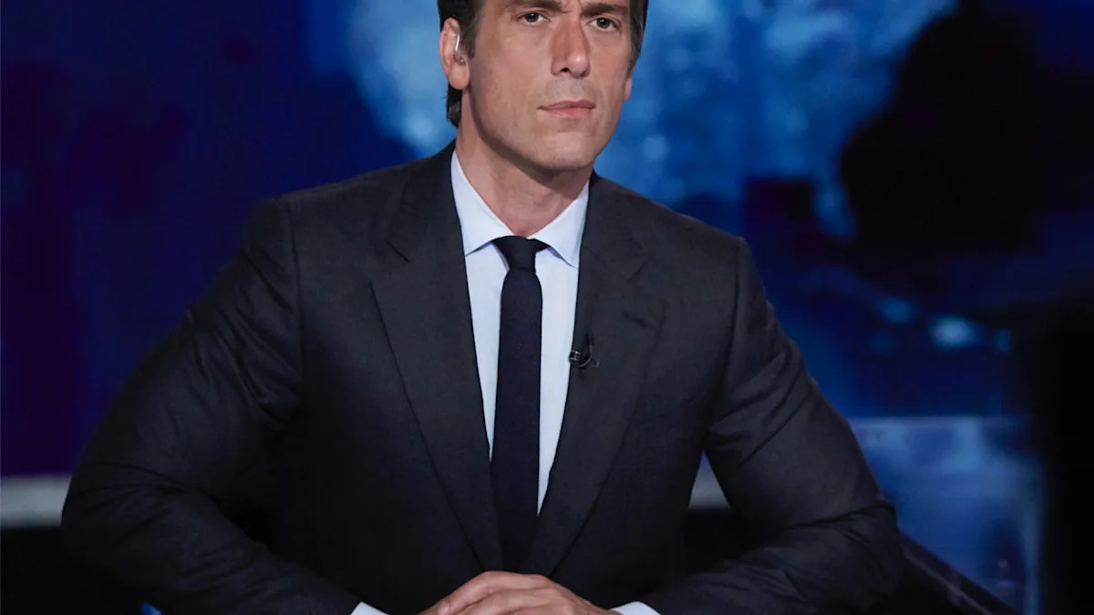 ABC’s David Muir Is a Total ‘Stud’ in New ‘Vacation Mode’ Thirst Trap Photo